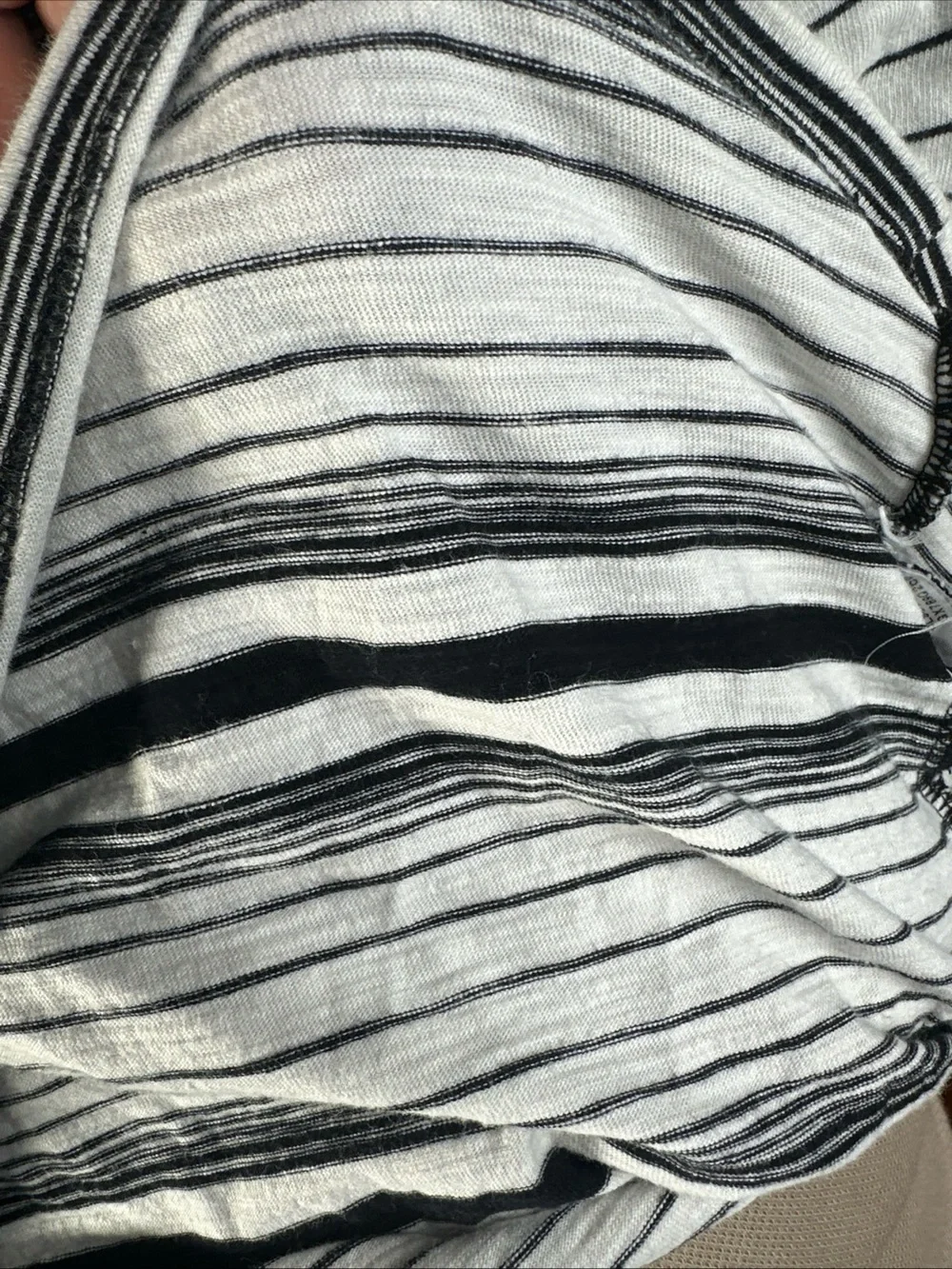 Guess t-shirt Embroidered Retro Style Men’s size M White Black Stripe - Picture 8 of 8